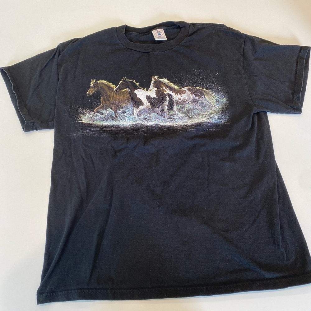 L Delta horse t-shirt